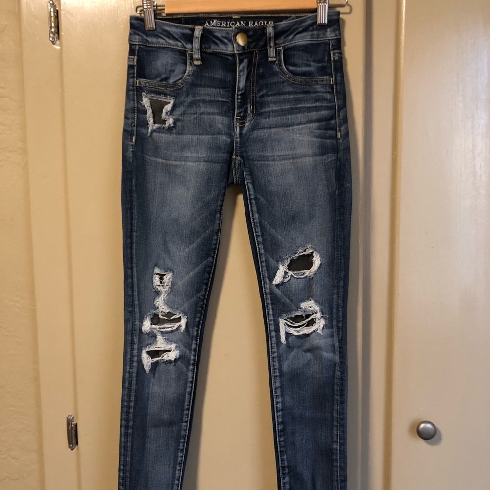 American Eagle size 0 SHORT ripped jeans
